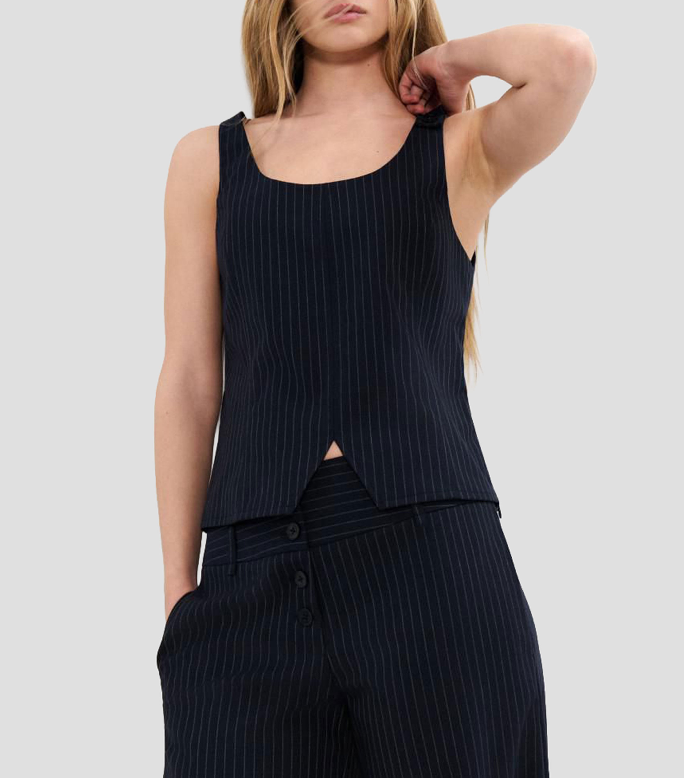 Top cuello redondo sin mangas Nikita líneas Mujer